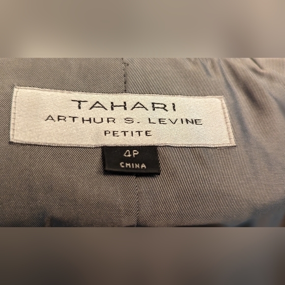 EUC Tahari Arthur S. Levine pinstripe double breasted jacket hits at hip 4P - Picture 6 of 9